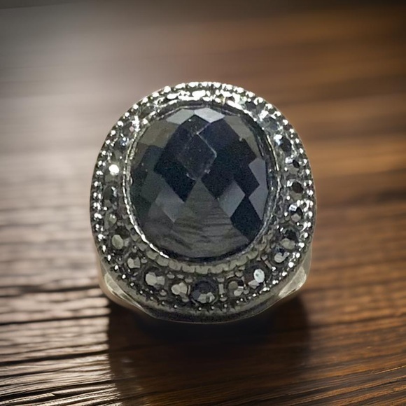 Retired Premier Designs "Black Tie" Hematite Black Crystal Ring, Size 6.5 - Picture 2 of 7